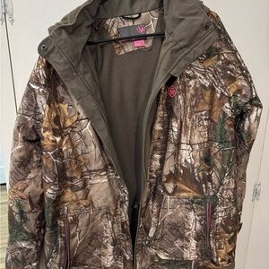 Women’s Plus Size 2XL camo hunting jacket with pink detailing